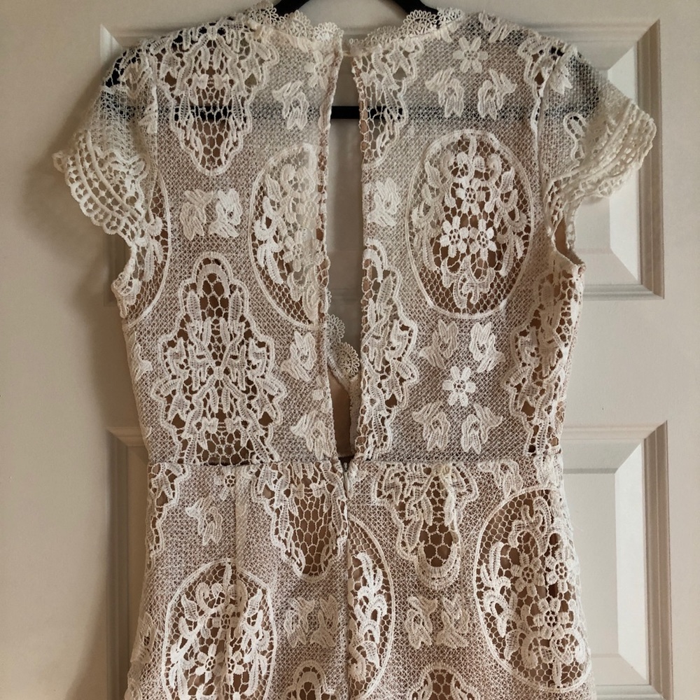 Honey Belle Low-cut Lace Romper - Picture 3 of 5